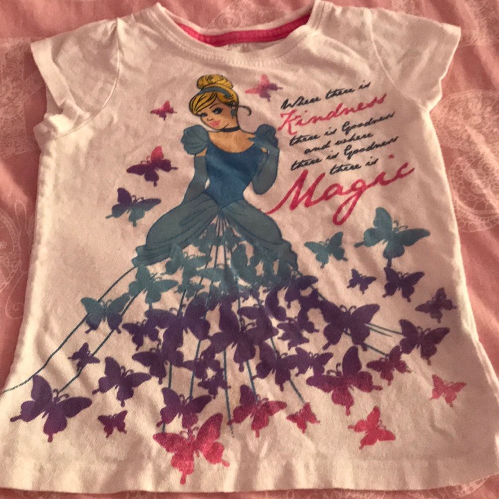 🍄2/$10 Disney super cute Cinderella t-shirt